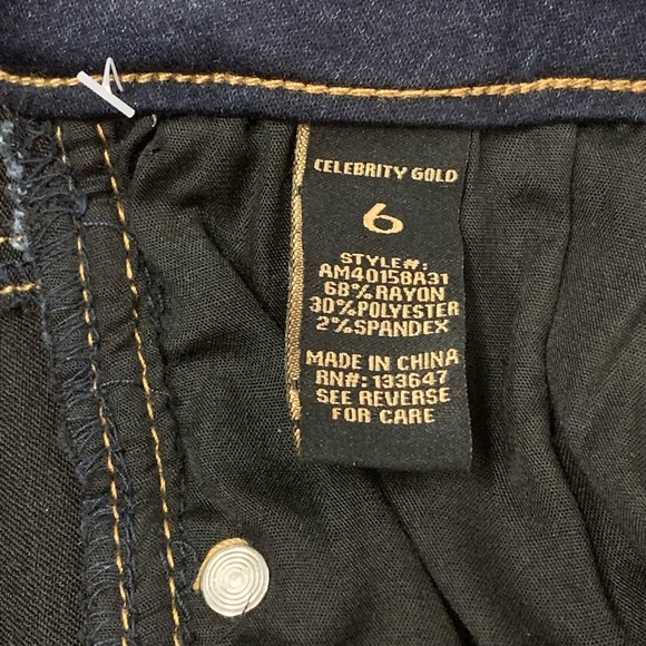 Celebrity Gold Jeans Super Soft Mid-Rise Crop - Juniors 6 - NWT - Picture 8 of 14